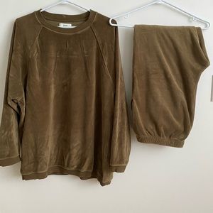 American Eagle Velvet Jogger Set